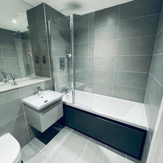 New One Bedroom Luxury Apartment In Solihull Exterior foto