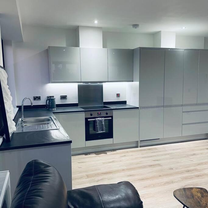 New One Bedroom Luxury Apartment In Solihull Exterior foto
