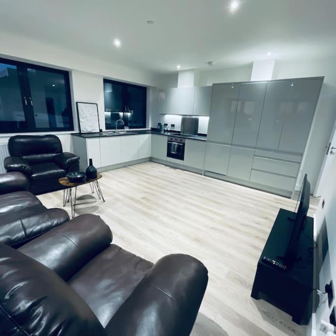 New One Bedroom Luxury Apartment In Solihull Exterior foto