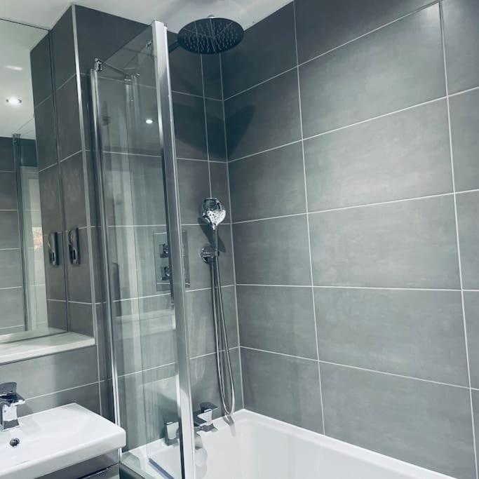 New One Bedroom Luxury Apartment In Solihull Exterior foto
